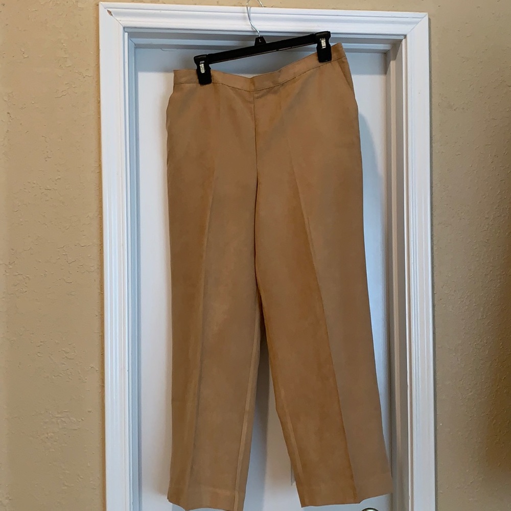 Alfred Dunner suede proportioned short pant